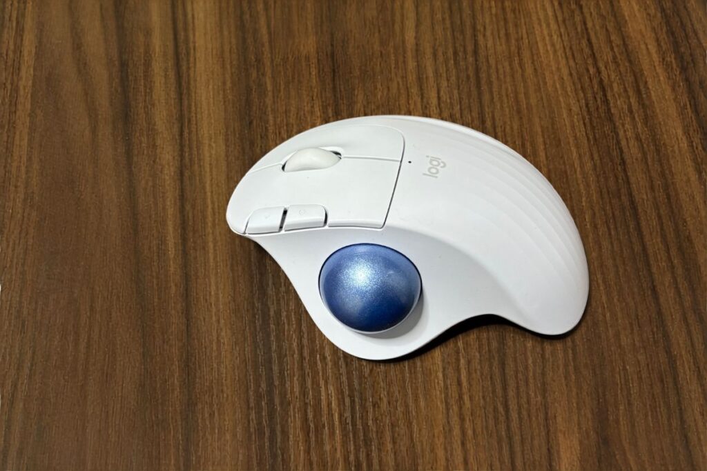 ERGO M575SP本体（左側から）