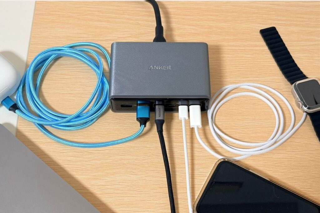 ケーブルとAnker Prime Charger 200W